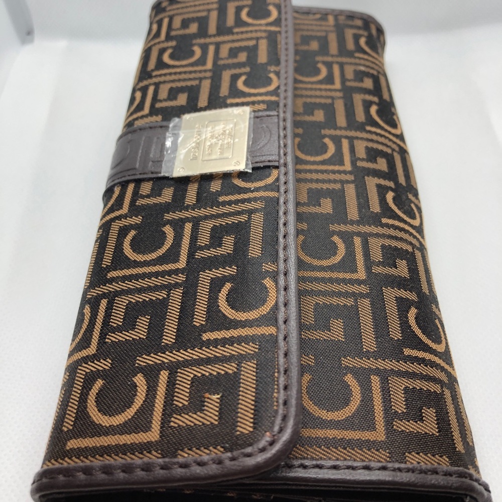 NWT Liz Claiborne soft clutch purse.